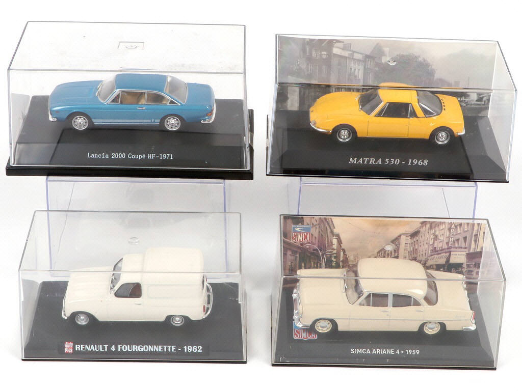 Lot 61 - DIVERS (12)