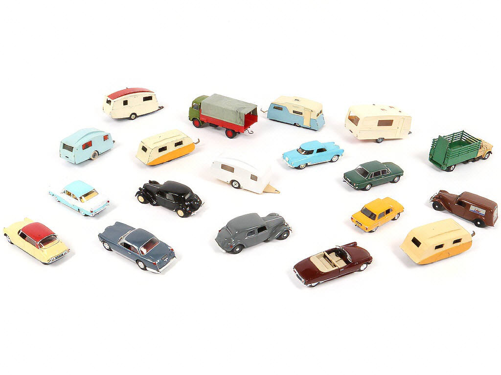 Lot 36 - DIVERS (19)