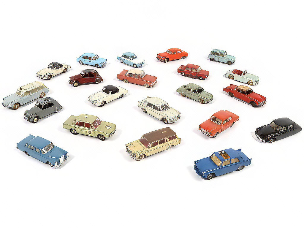 Lot 307 - DINKY TOYS (FRANCE) (21)