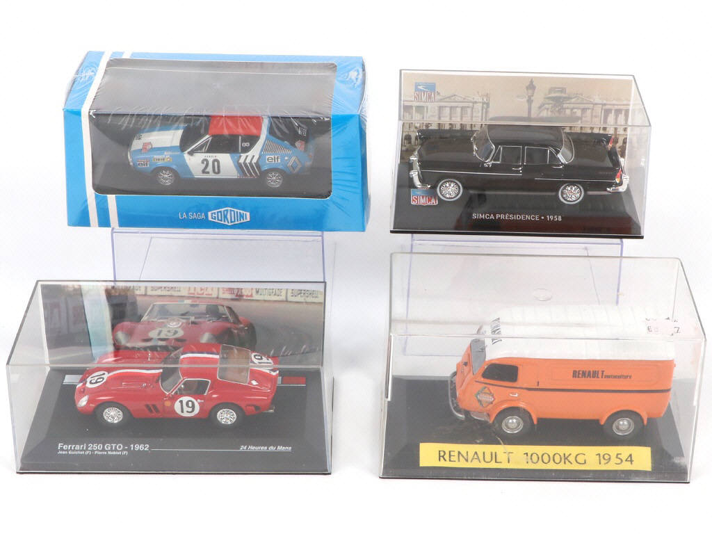 Lot 64 - DIVERS (12)