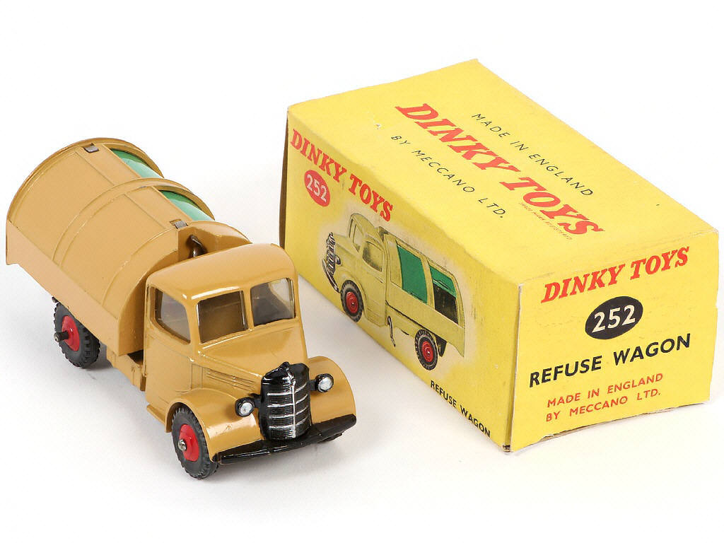 Lot 231 - DINKY TOYS (GB) (1)