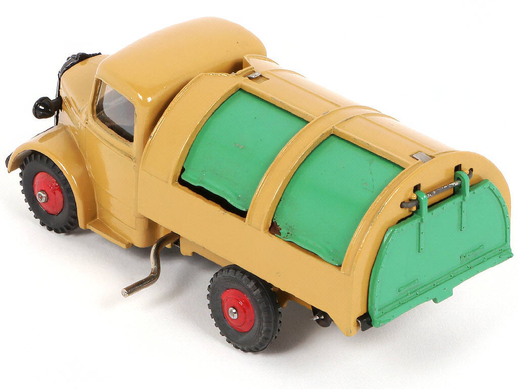 Lot 231 - DINKY TOYS (GB) (1)