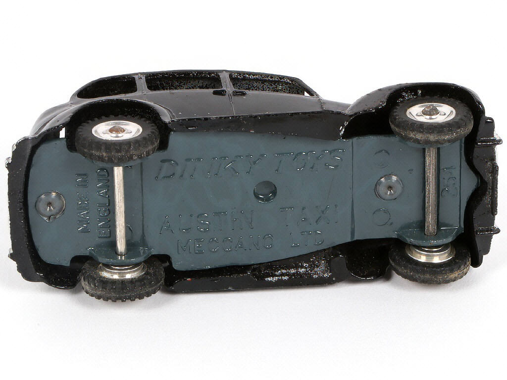 Lot 221 - DINKY TOYS (GB) (1)