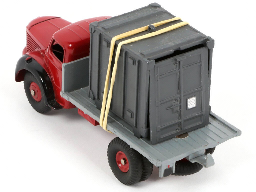 Lot 296 - DINKY TOYS (FRANCE) (1)