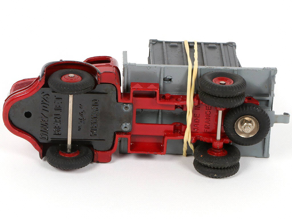 Lot 296 - DINKY TOYS (FRANCE) (1)