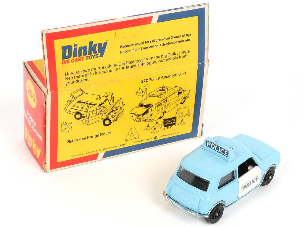 Lot 261 - DINKY TOYS (GB) (2)