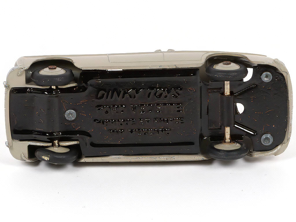 Lot 275 - DINKY TOYS (FRANCE) (1)