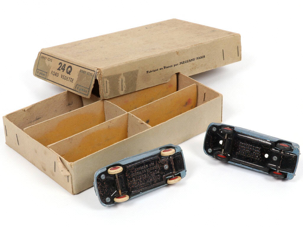 Lot 277 - DINKY TOYS (FRANCE) (3)