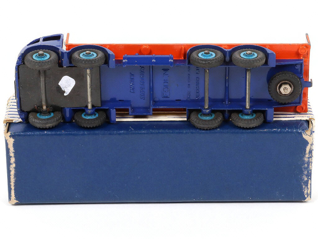 Lot 235 - DINKY TOYS (GB) (1)