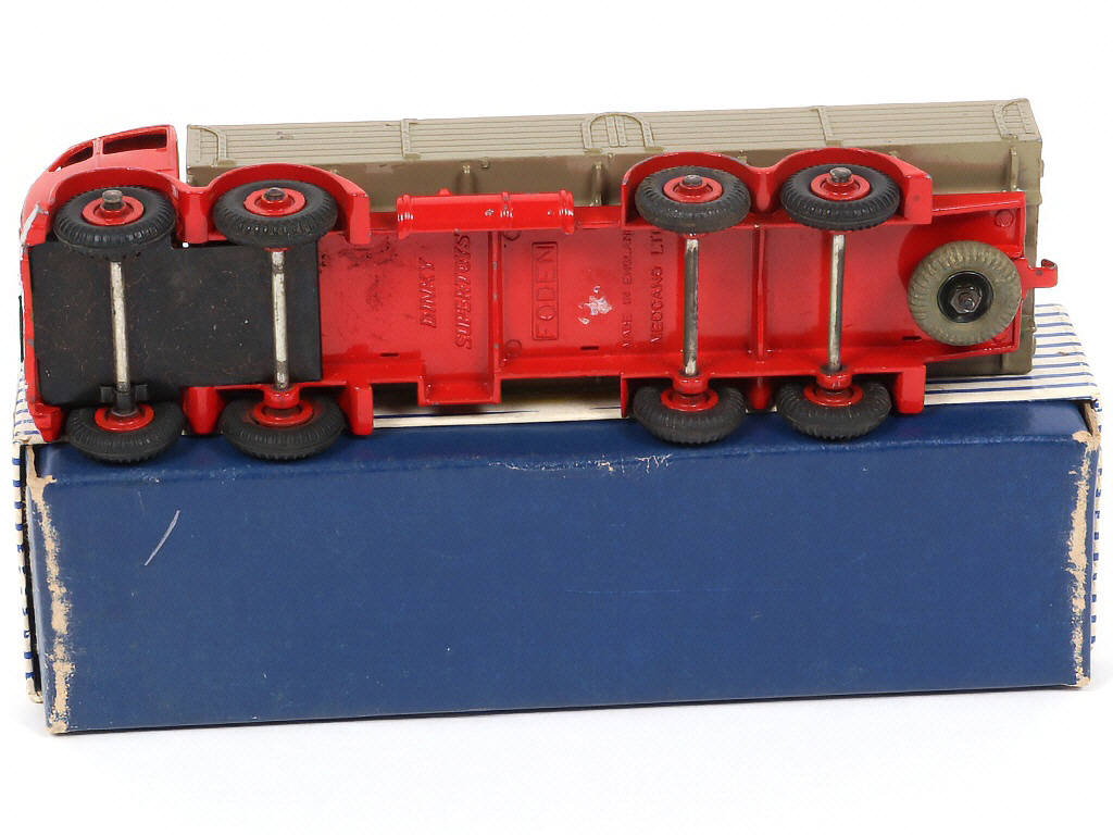 Lot 233 - DINKY TOYS (GB) (1)