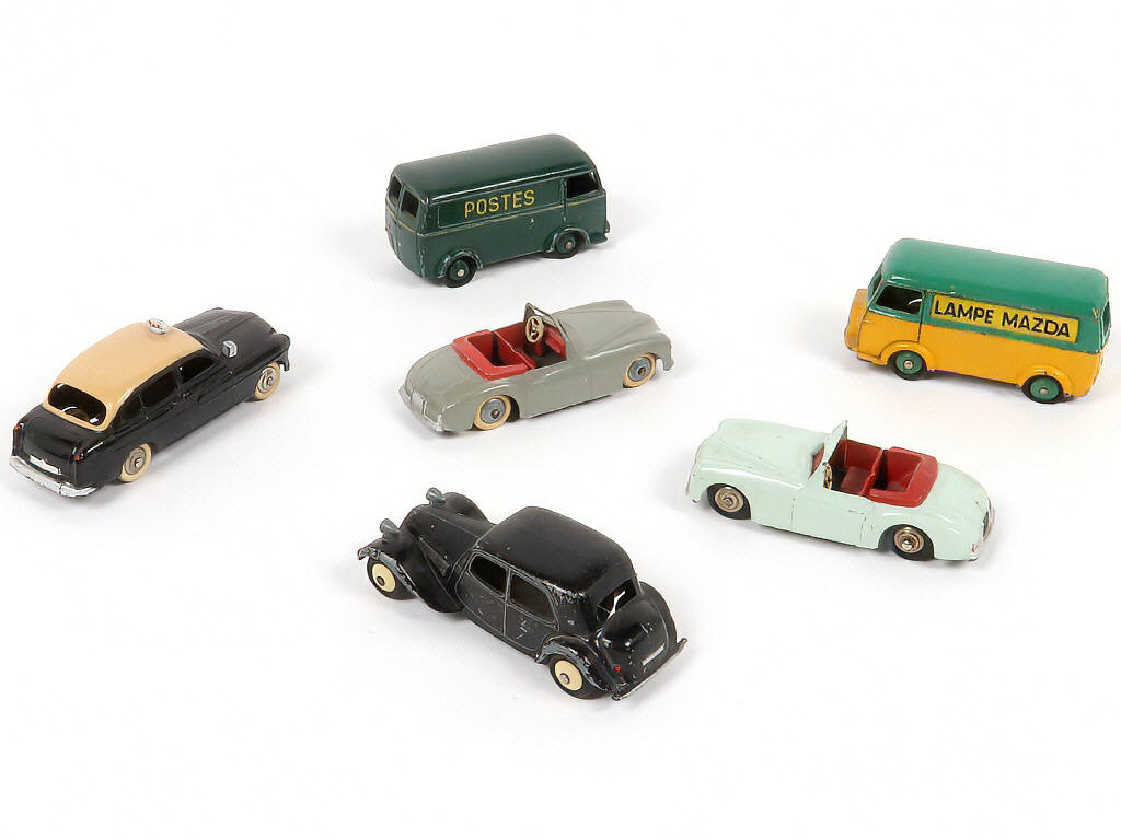 Lot 306 - DINKY TOYS (FRANCE) (6)