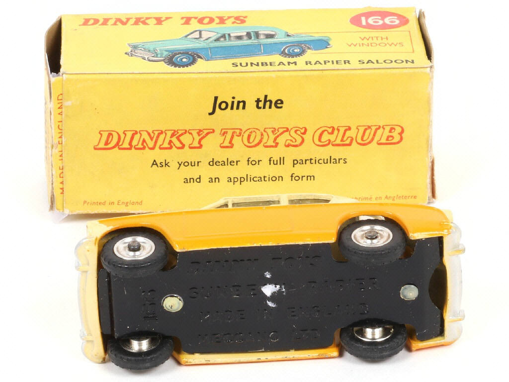 Lot 216 - DINKY TOYS (GB) (1)