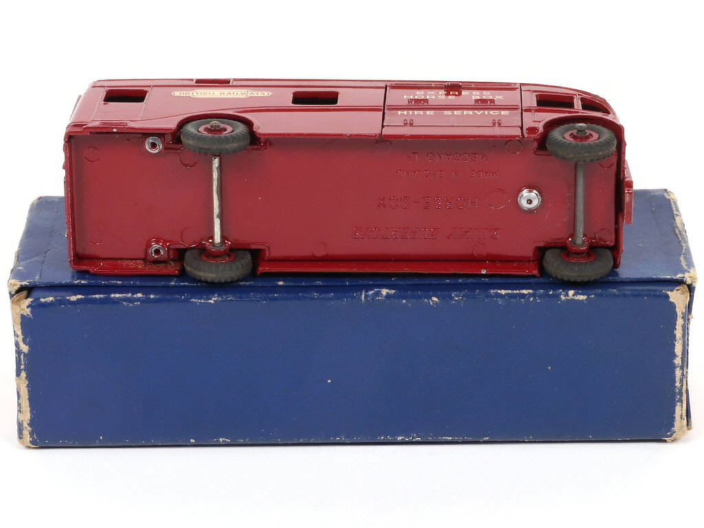 Lot 239 - DINKY TOYS (GB) (1)