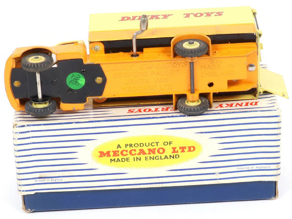 Lot 240 - DINKY TOYS (GB) (1)
