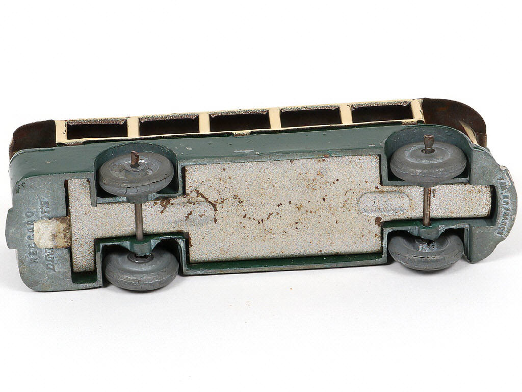 Lot 282 - DINKY TOYS (FRANCE) (1)