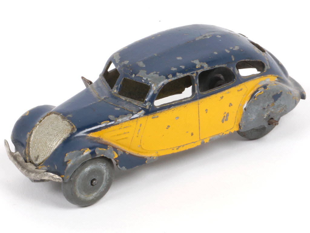 Lot 233 - DINKY TOYS (FRANCE) (1)