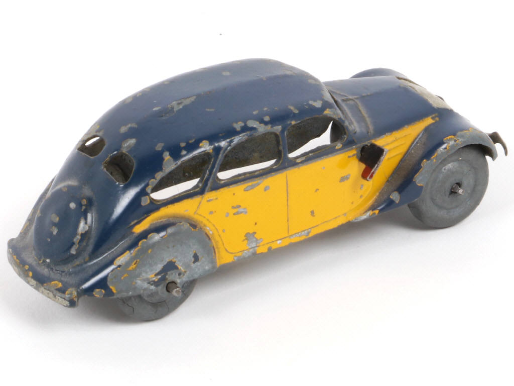 Lot 233 - DINKY TOYS (FRANCE) (1)