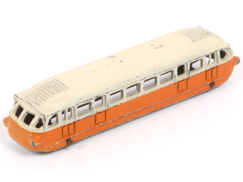 Lot 243 - DINKY TOYS (FRANCE) (1)