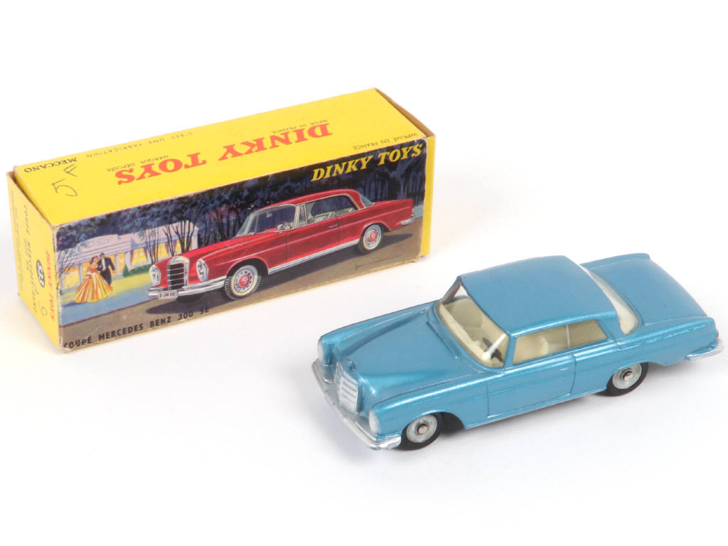 Lot 248 - DINKY TOYS (FRANCE) (1)