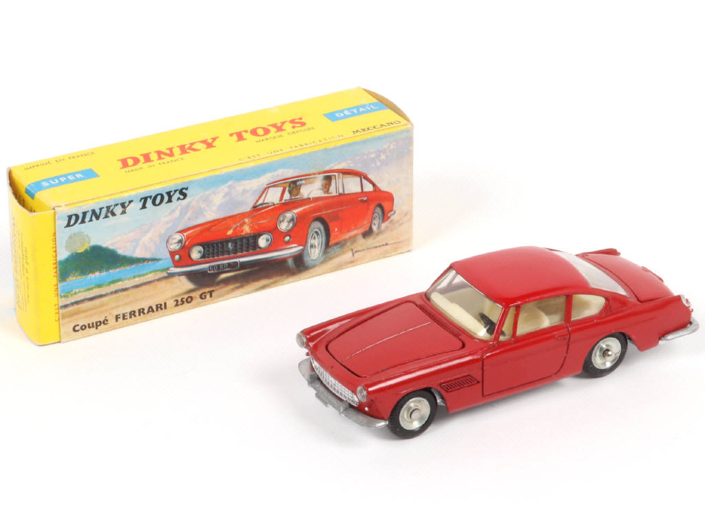 Lot 246 - DINKY TOYS (FRANCE) (1)