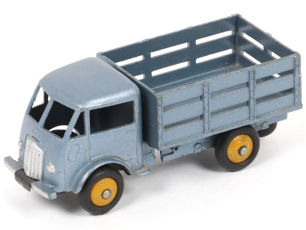 Lot 236 - DINKY TOYS (FRANCE) (1)