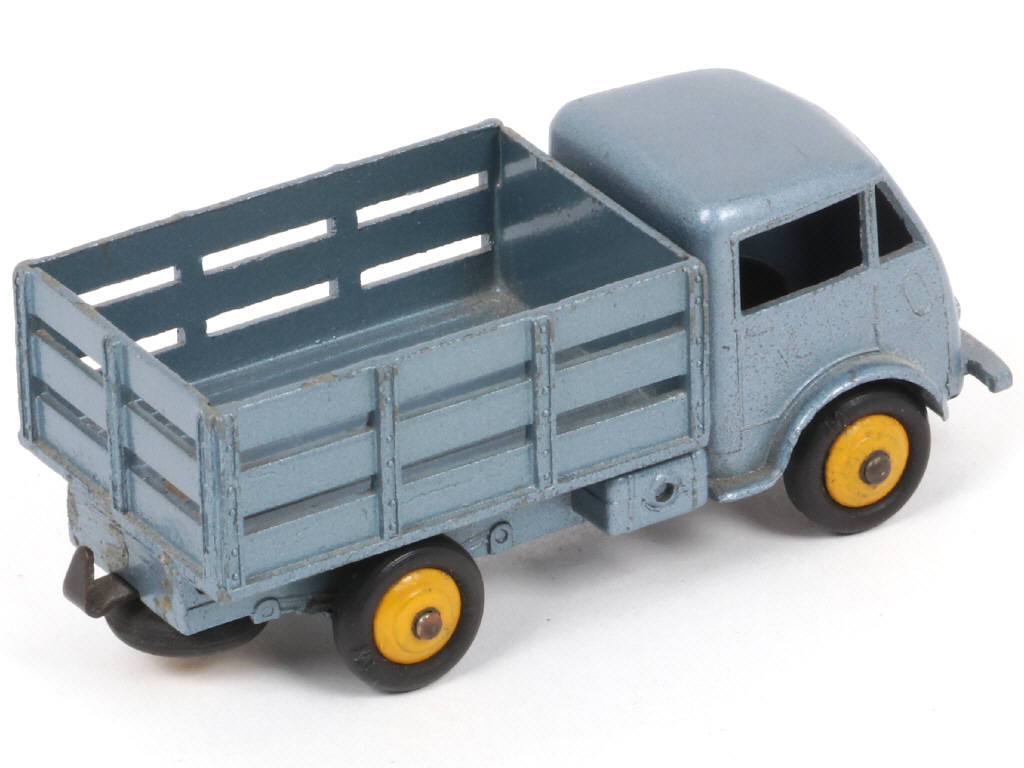 Lot 236 - DINKY TOYS (FRANCE) (1)