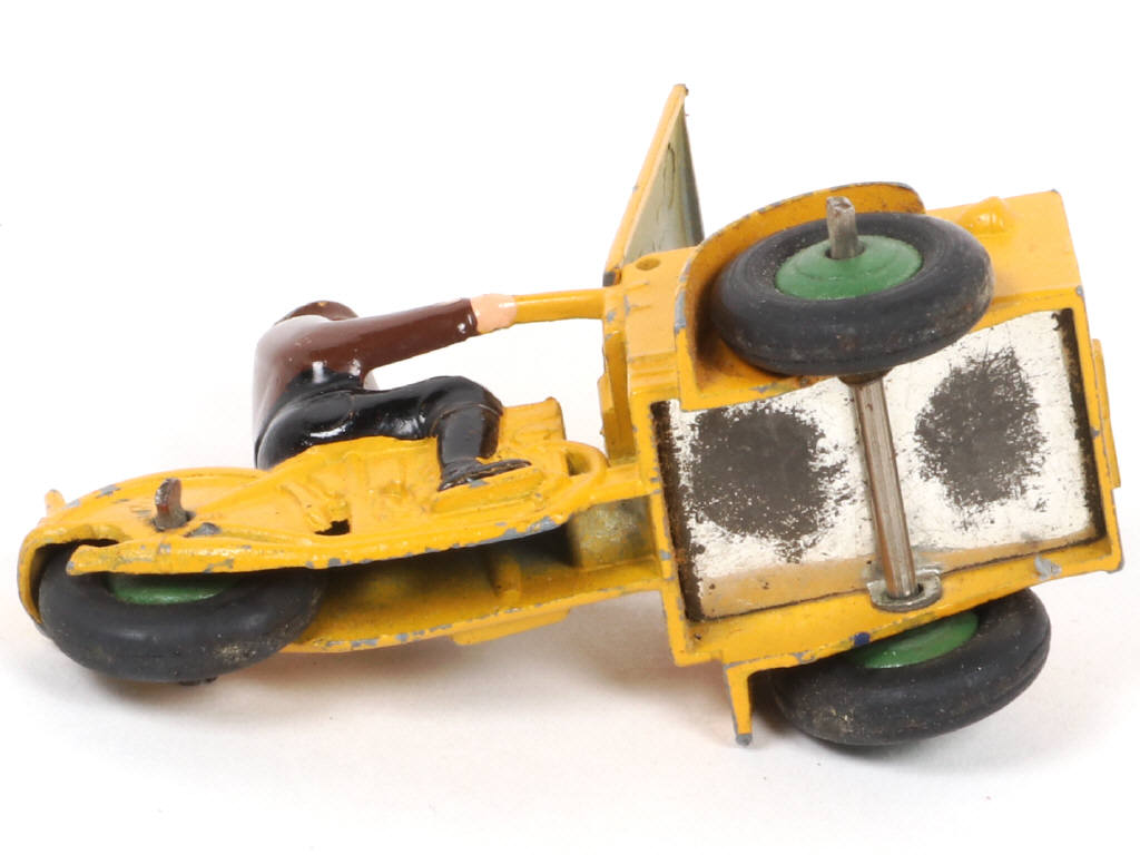 Lot 225 - DINKY TOYS (FRANCE) (1)