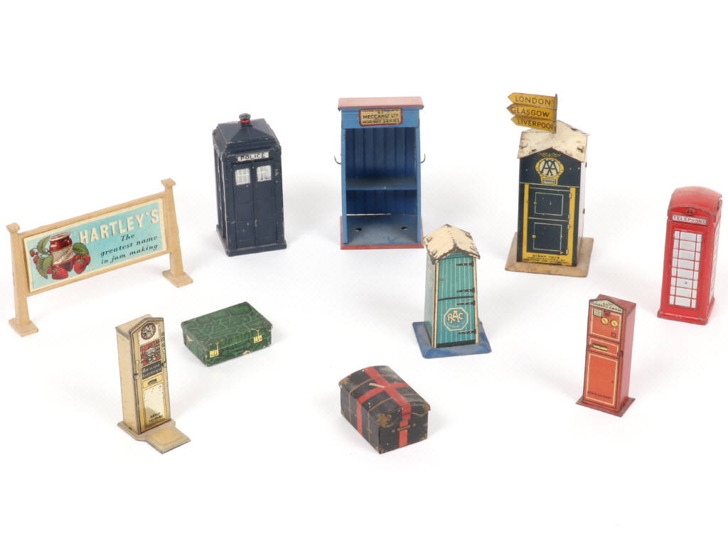 Lot 163 - MECCANO (10)