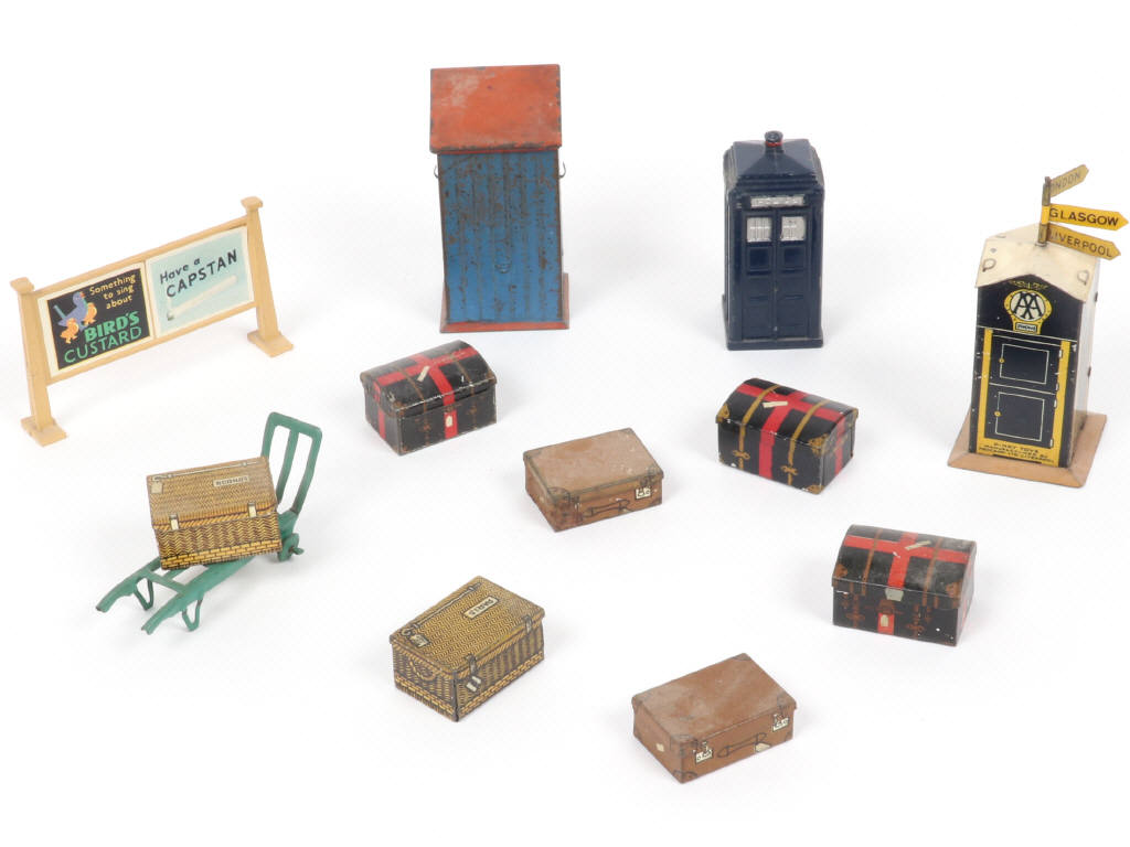 Lot 164 - MECCANO (12)