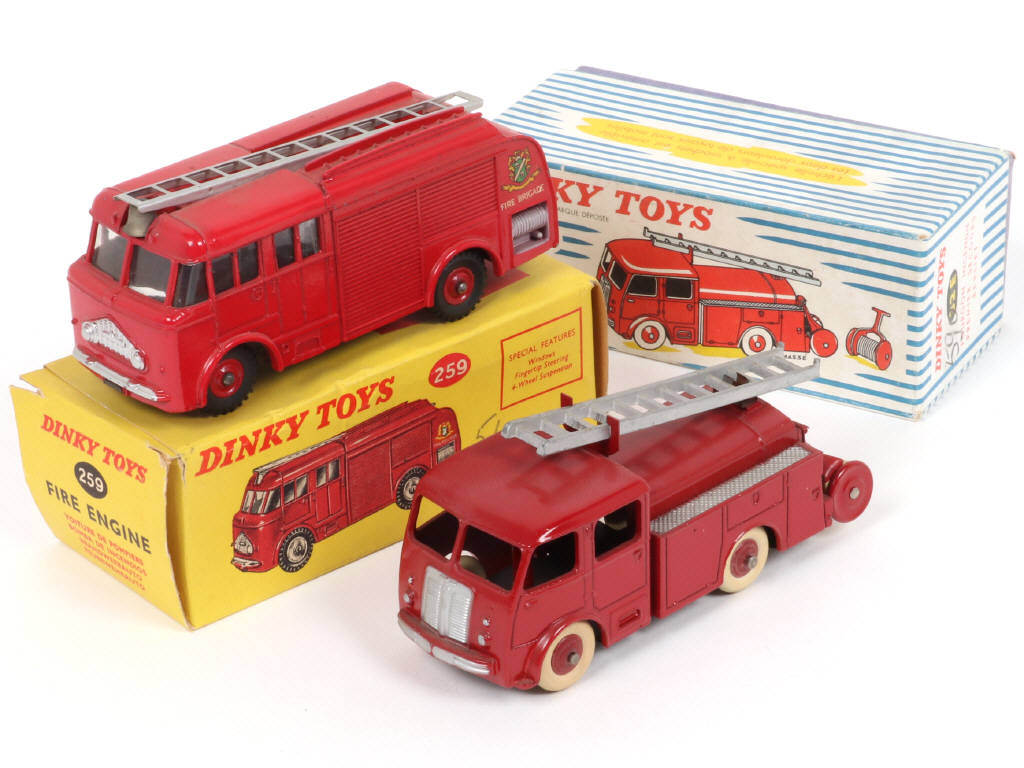 Lot 200 - DINKY TOYS (GB) (2)