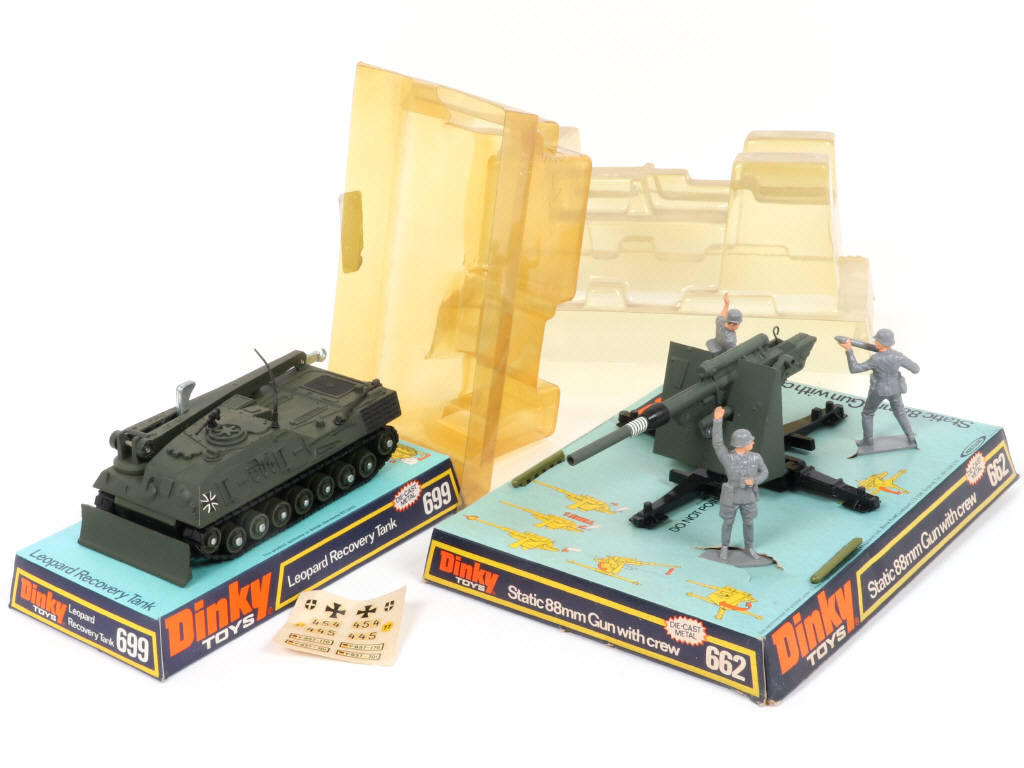 Lot 198 - DINKY TOYS (GB) (2)