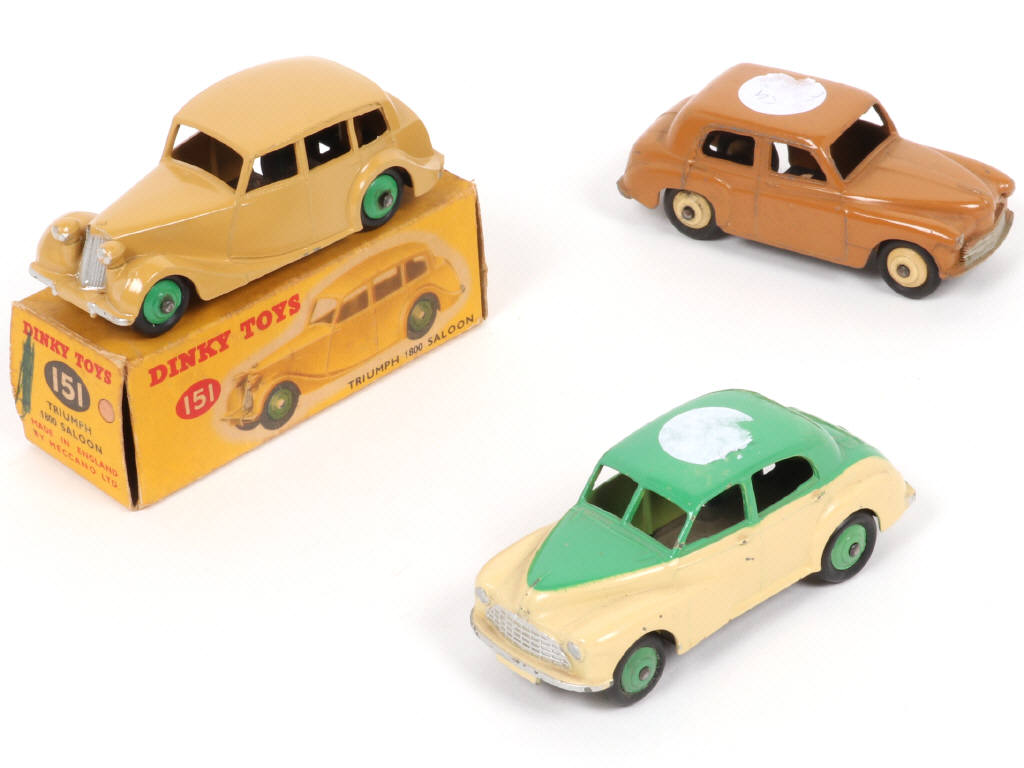Lot 207 - DINKY TOYS (GB) (3)