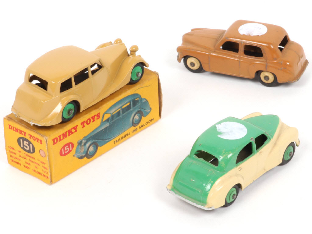 Lot 207 - DINKY TOYS (GB) (3)