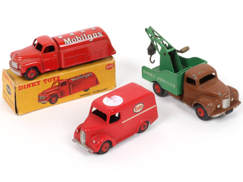 Lot 208 - DINKY TOYS (GB) (3)