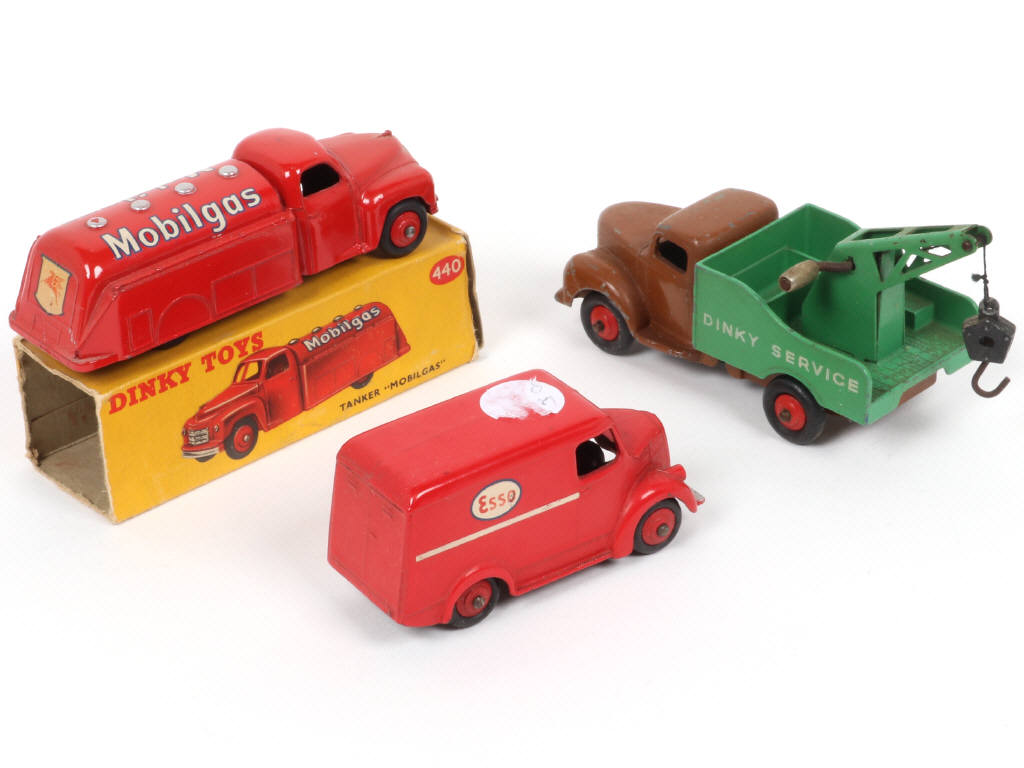 Lot 208 - DINKY TOYS (GB) (3)