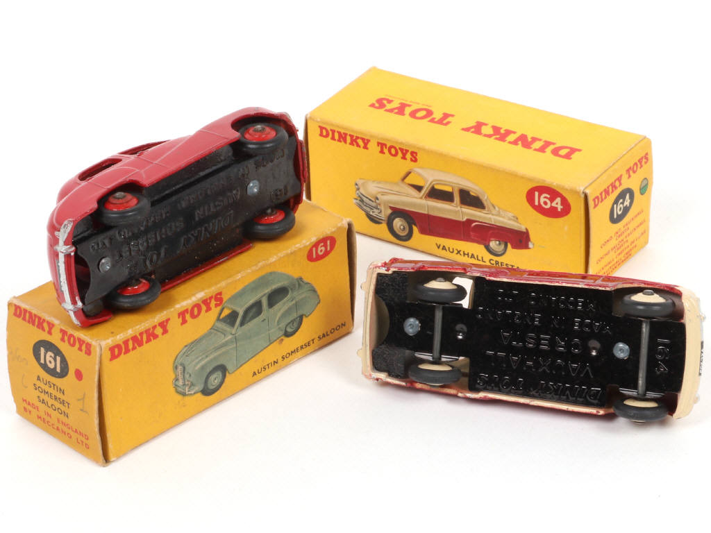 Lot 199 - DINKY TOYS (GB) (2)