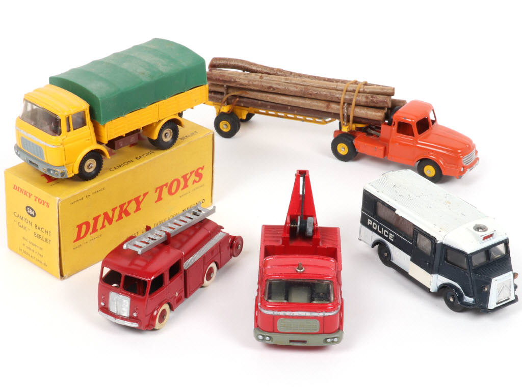 Lot 276 - DINKY TOYS (FRANCE) (5)