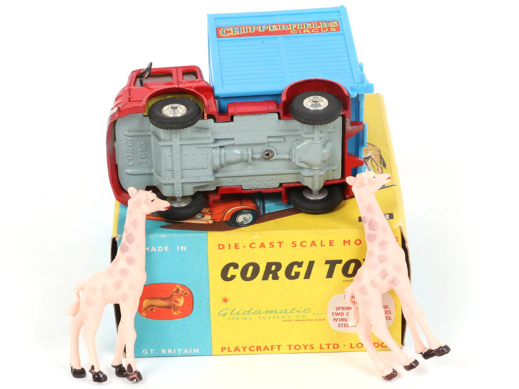Lot 271 - CORGI TOYS (GB) (1)