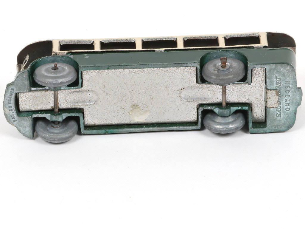 Lot 417 - DINKY TOYS (FRANCE) (1)