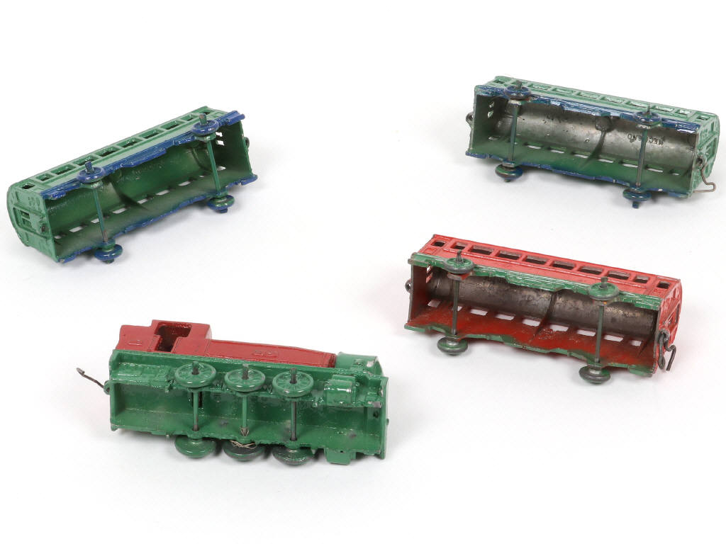 Lot 393 - DINKY TOYS (FRANCE) (1)