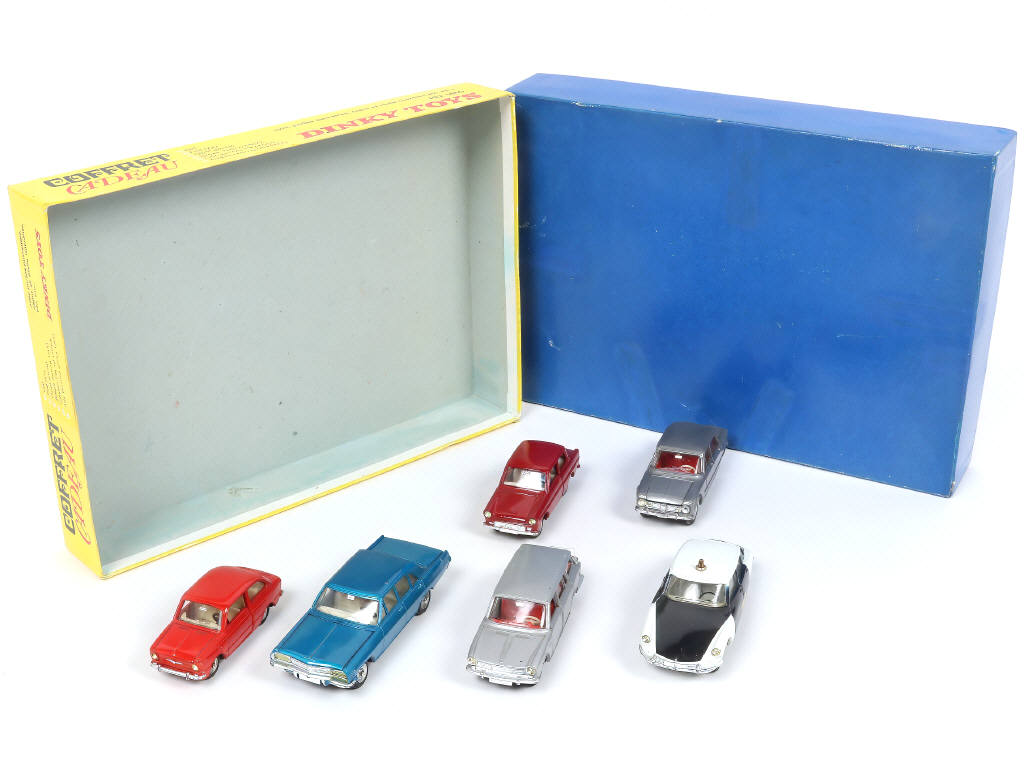 Lot 381 - DINKY TOYS (FRANCE) (7)