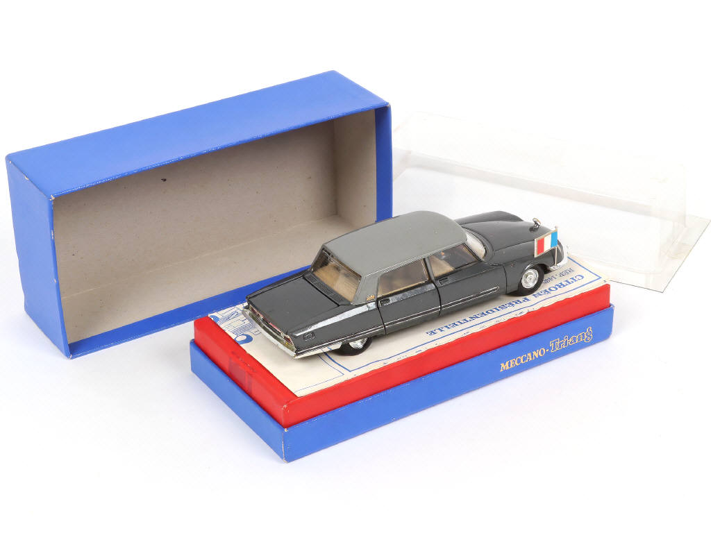 Lot 439 - DINKY TOYS (FRANCE) (1)