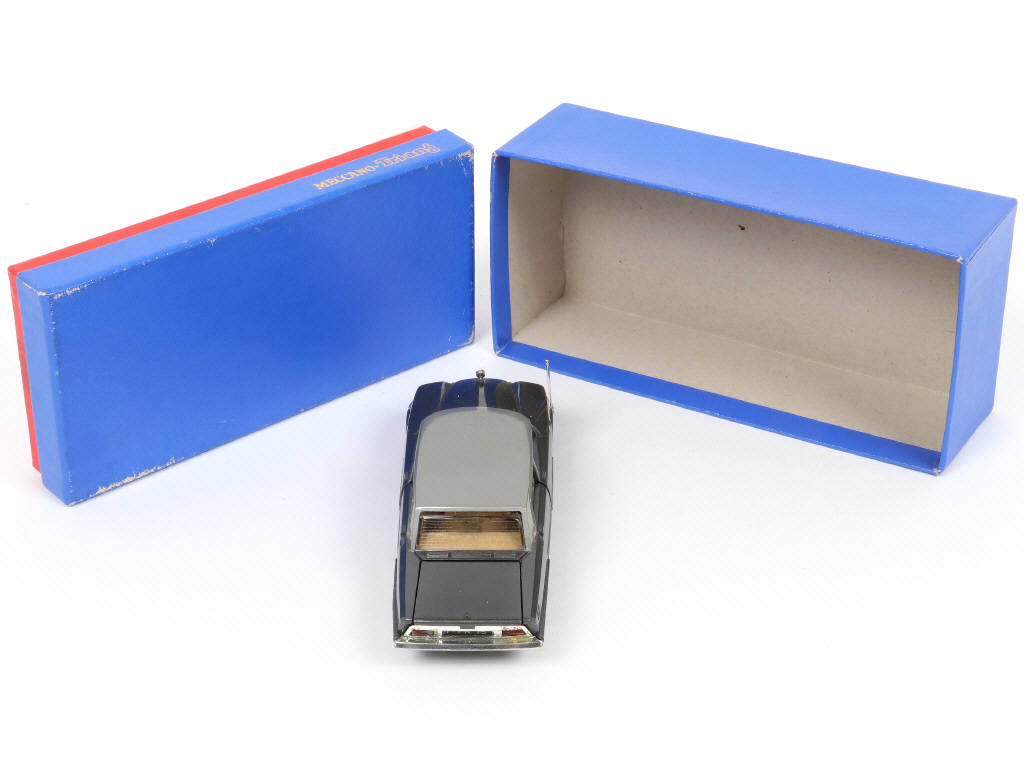 Lot 439 - DINKY TOYS (FRANCE) (1)