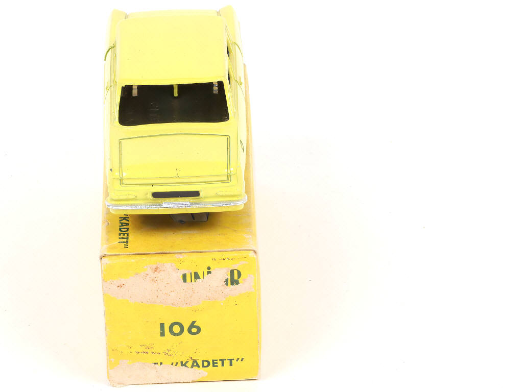 Lot 392 - DINKY TOYS (FRANCE) Série JUNIOR (1)