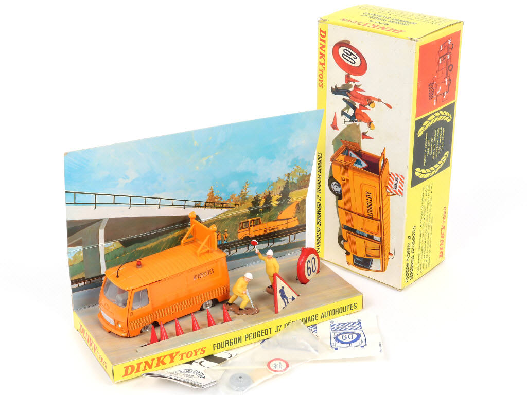 Lot 444 - DINKY TOYS (FRANCE) (1)