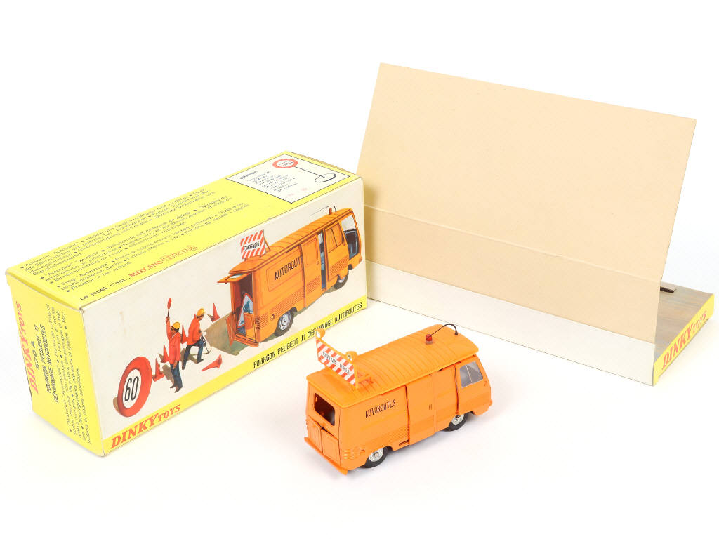 Lot 444 - DINKY TOYS (FRANCE) (1)