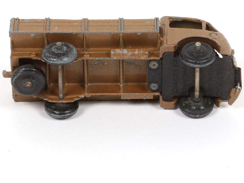 Lot 410 - DINKY TOYS (FRANCE) (1)