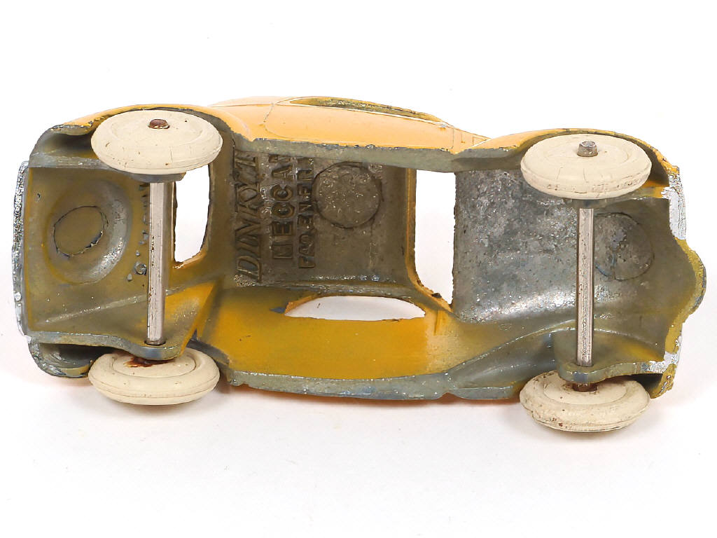 Lot 398 - DINKY TOYS (FRANCE) (1)