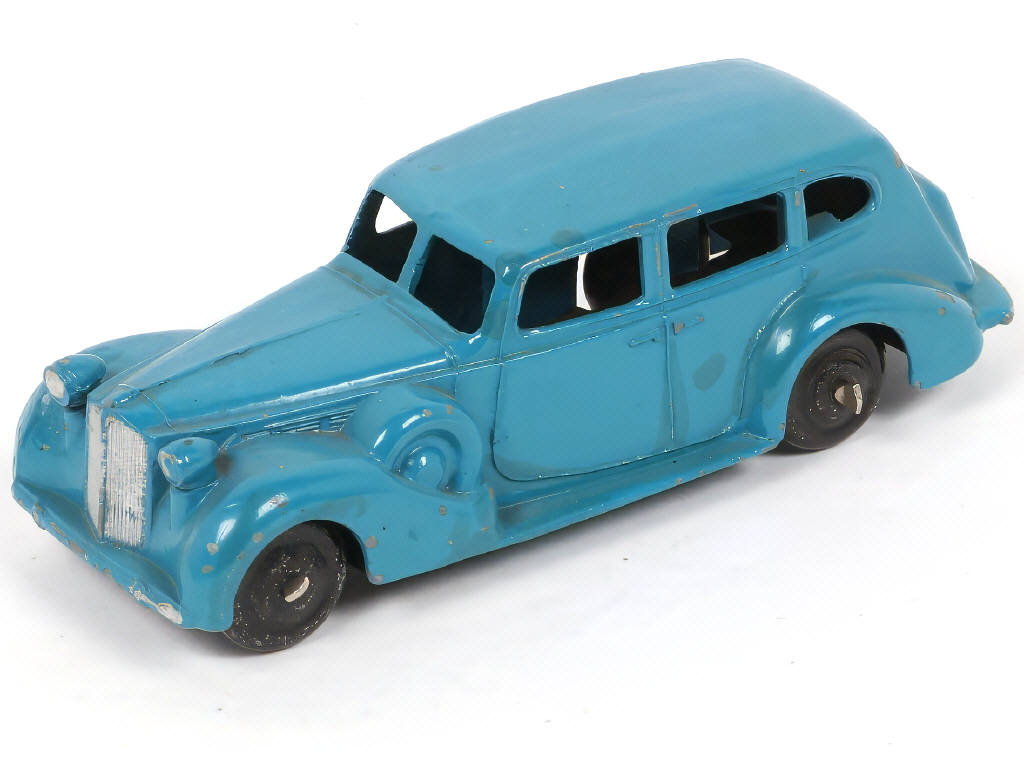 Lot 401 - DINKY TOYS (FRANCE) (1)