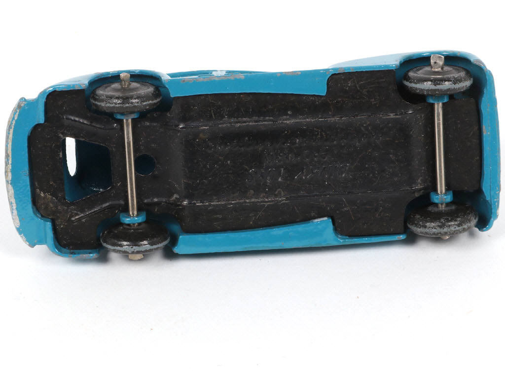 Lot 401 - DINKY TOYS (FRANCE) (1)